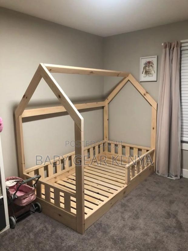House Bed Frame for Toddlers - main view