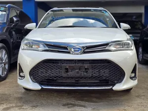 Toyota Corolla Fielder 1.5 Hybrid FWD 2018 White