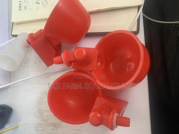 Bucket Automatic Caps For Chicken - thumbnail 3