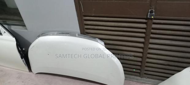 Prime and Fitting Toyota Noah Ballons Bonnet - main view