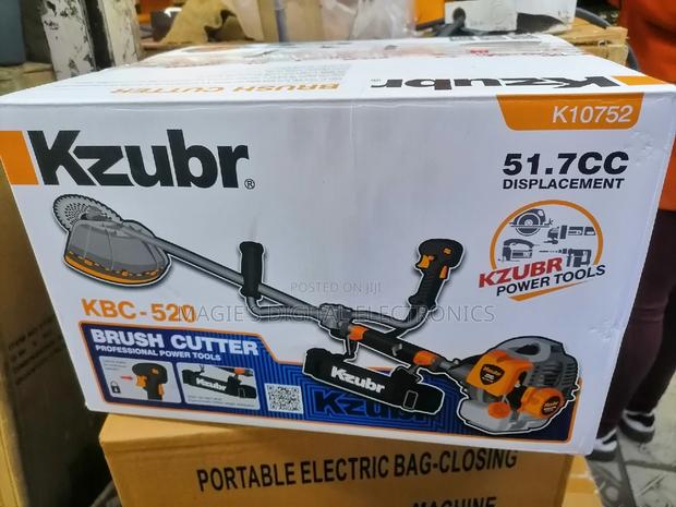 Well Performing 51.7cc Kzubr Petrol Brush Cutter