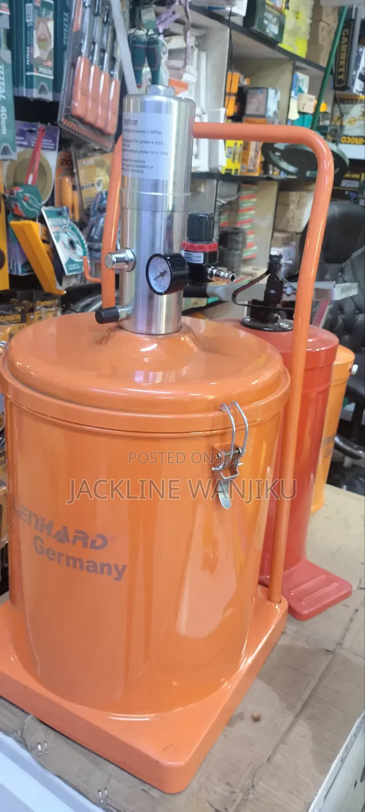 Lenhard Grease Bucket/ Affordable Grease Gun Bucket