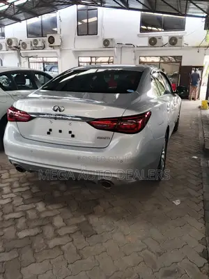 Nissan Skyline 2018 Silver