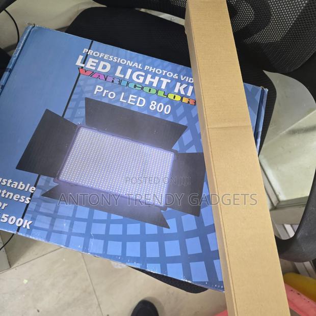 U800 Studio Light – Varicolor Led Panel With Stand - main view