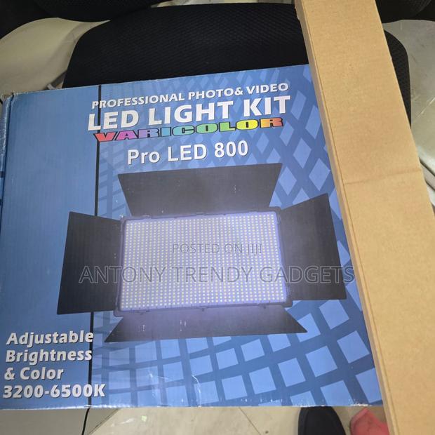 U800 Led Light Kit With Stand – Adjustable Color Range