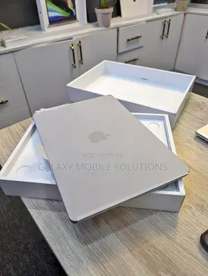 New Laptop Apple MacBook Air 2022 M2 8GB Apple M2 SSD 512GB