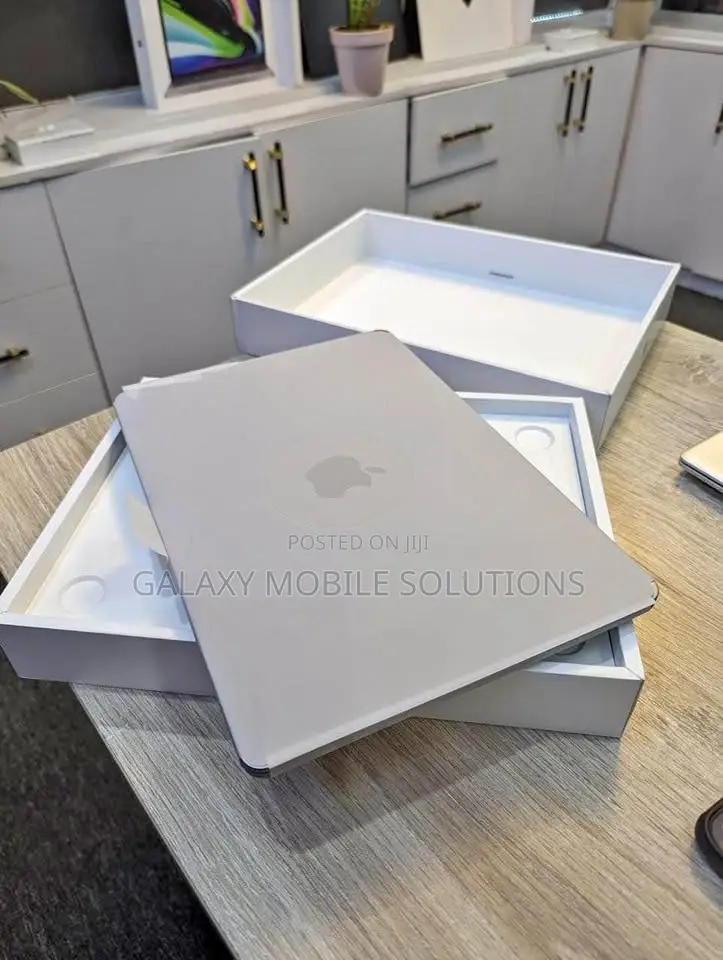 New Laptop Apple MacBook Air 2022 M2 8GB Apple M2 SSD 512GB