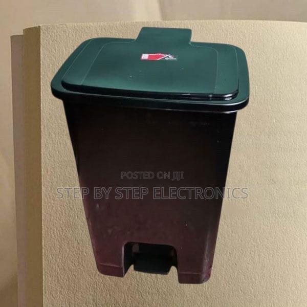 Sturdy Construction 30l Litres Plastic Foot Pedal Waste Bin