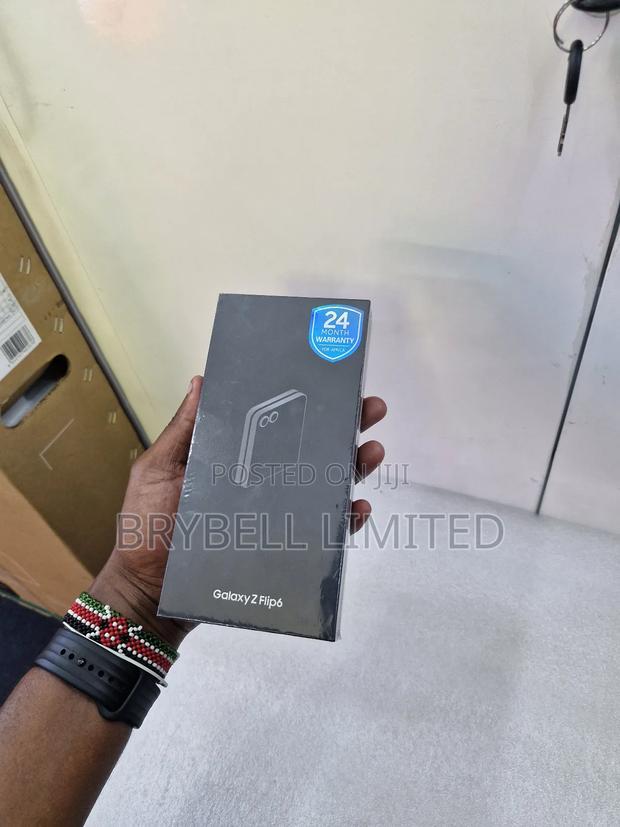 New Samsung Galaxy Z Flip6 256 GB Silver - main view