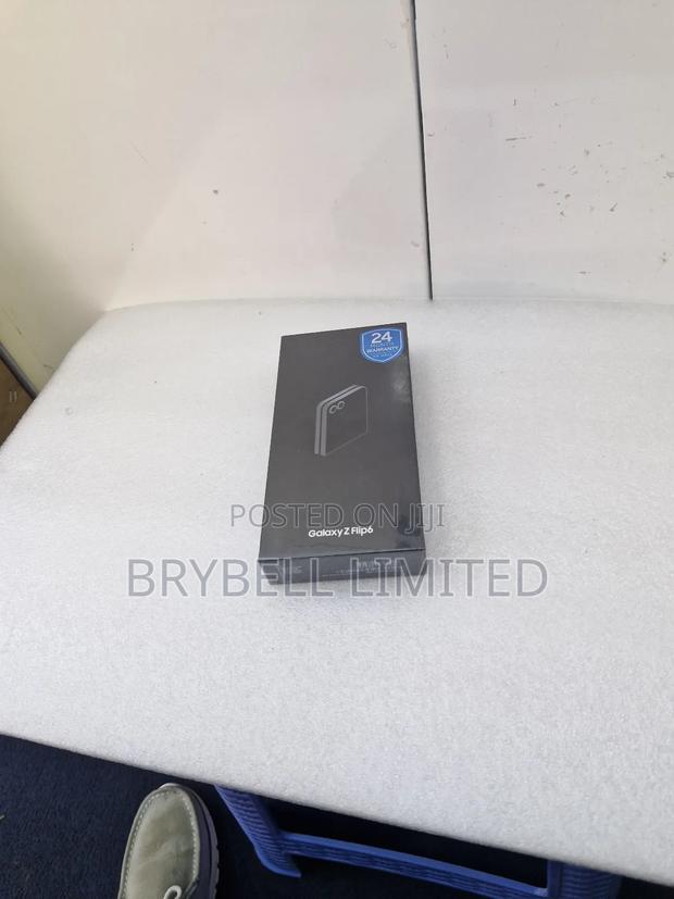 New Samsung Galaxy Z Flip6 256 GB Silver - thumbnail 5