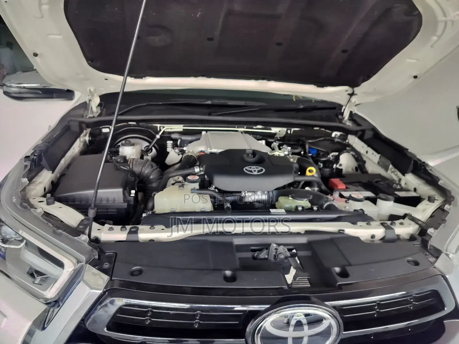 Toyota Hilux 2020 White
