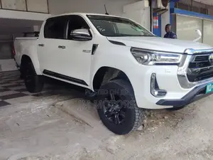 Toyota Hilux 2020 White