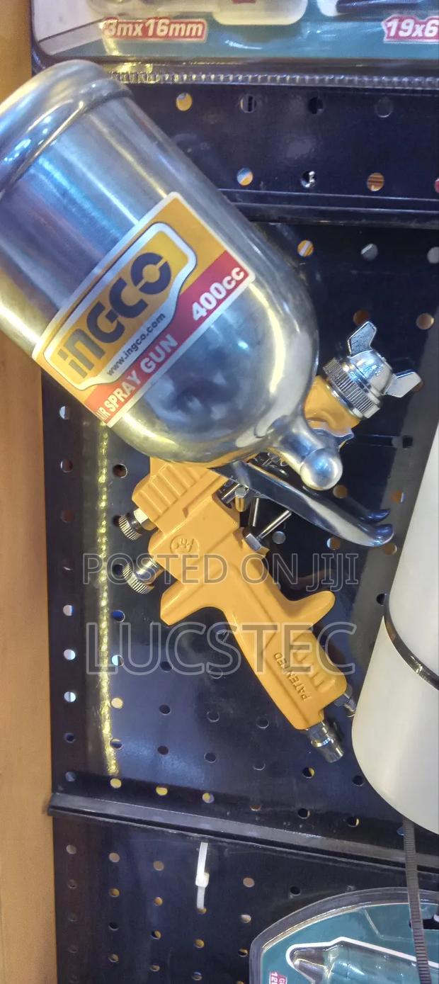 Air Spray Gun With A 400cc Capacity. - main view