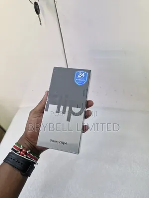 New Samsung Galaxy Z Flip4 512 GB Gold