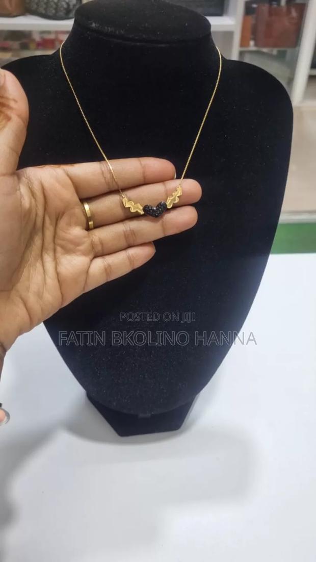 Black Heart Necklace Quality - main view
