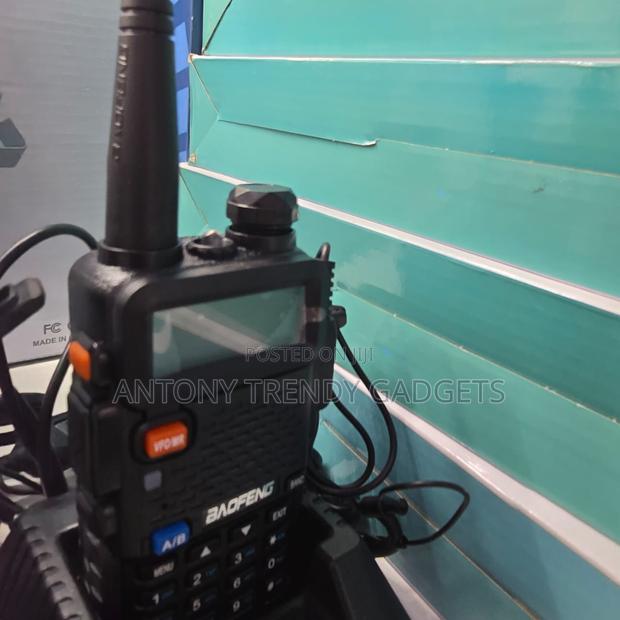 Baofeng Uv 5r Uhf/Vhf – Rechargeable Handheld Radio - main view