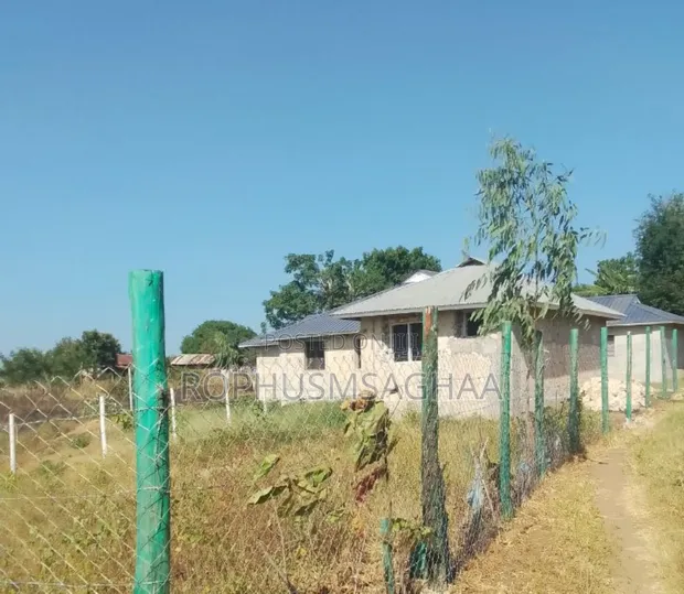 3bdrm Bungalow in House, Kiembeni for sale