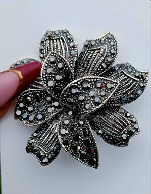 Best Brooches - thumbnail 2