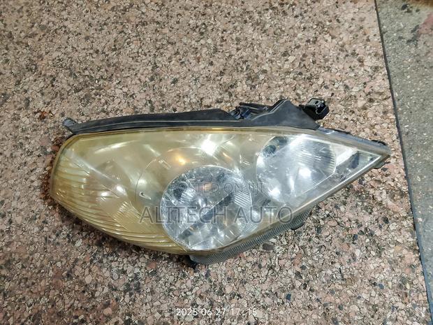 Nissan Wing Road Headlight Non