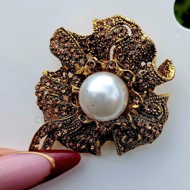 Pearl Gold Brooches - thumbnail 3