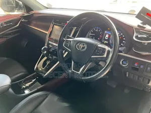 Toyota Harrier 2.0 2018 White