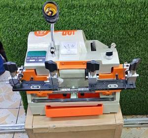 Modern Key Cutting Machine/ Spare Key Cutting Machine - thumbnail 2