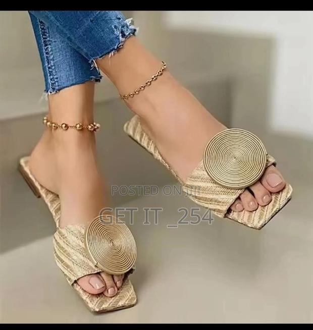 Sandals 
37-43 - thumbnail 2