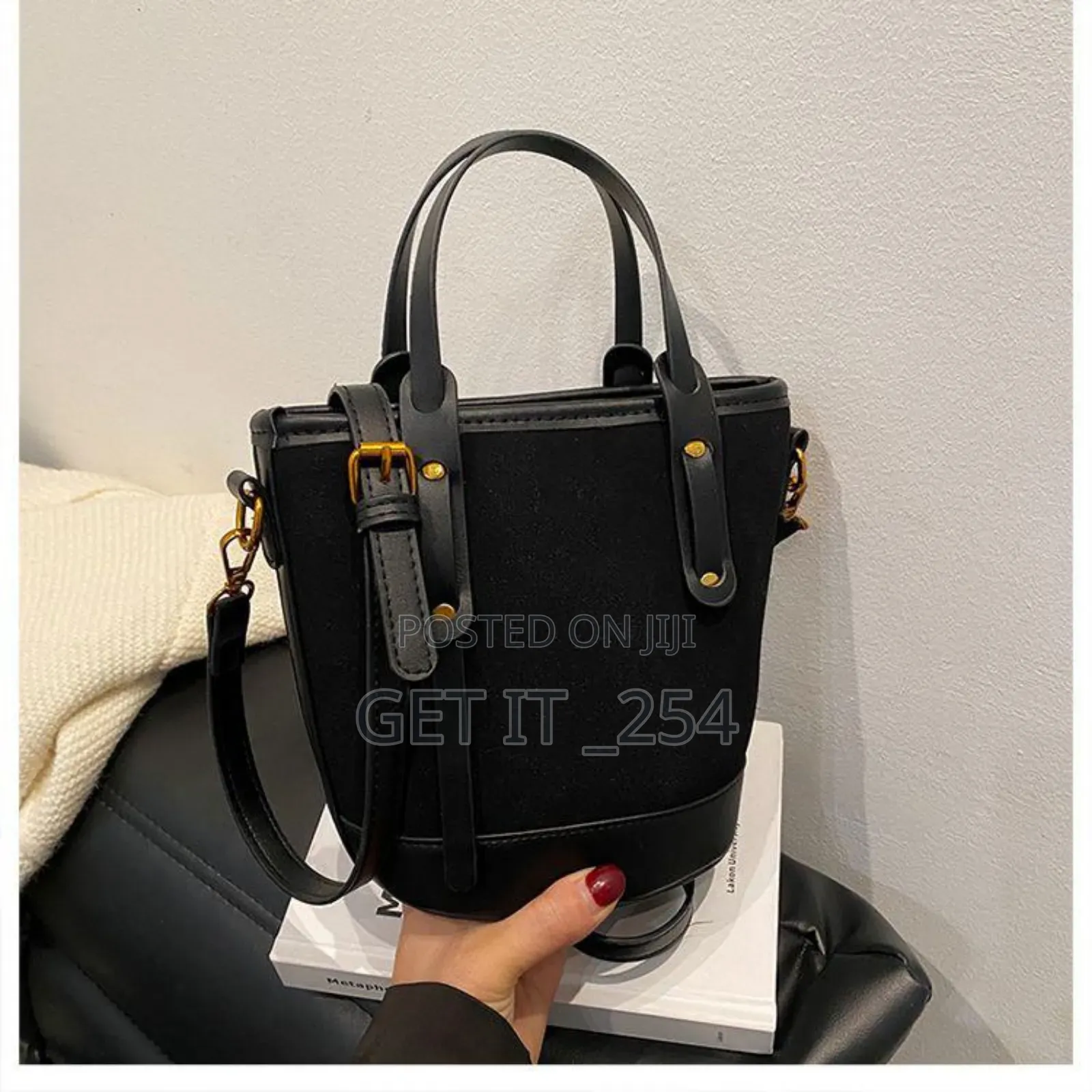 Velvet Sling
Dimensions 18cm By 18cm