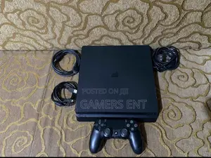 Slim and Cables (Ps4)+ 1 Pad