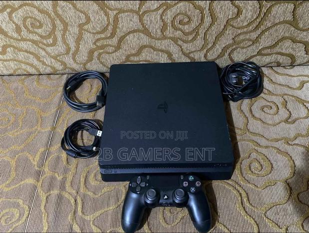 Slim and Cables (Ps4)+ 1 Pad - main view