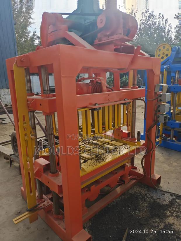 Qtj4-40 Block Making Machine - thumbnail 4
