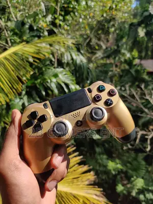 Slim Ps4, 2 Pads Perfect Conditions