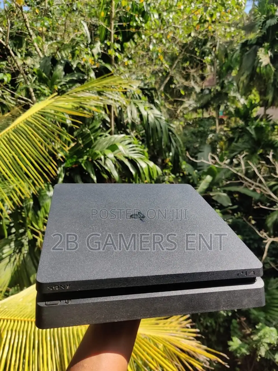 Slim Ps4, 2 Pads Perfect Conditions