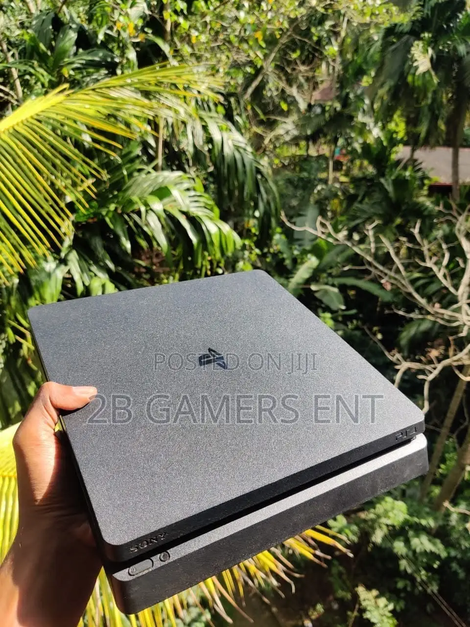 Slim Ps4, 2 Pads Perfect Conditions