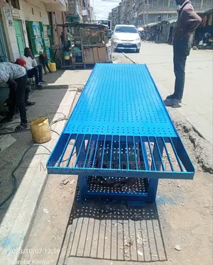 Cabro Vibrating Table