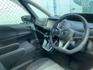 Nissan Serena 2018 Red