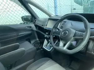 Nissan Serena 2018 Red