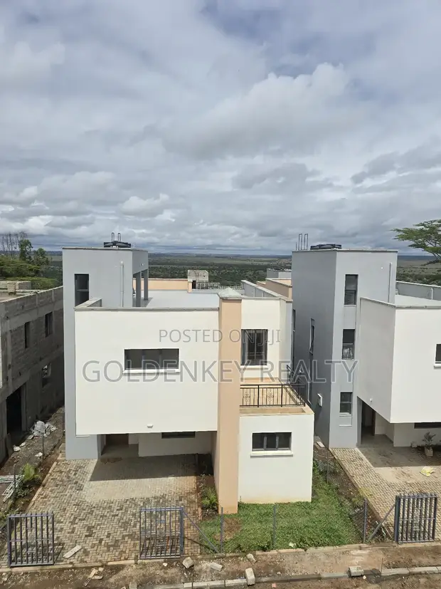 4bdrm Townhouse/Terrace in Mlolongo for sale