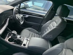 Volkswagen Touareg 2019 Gray