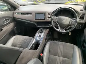 Honda Vezel 1.5 Hybrid 4WD 2018 Pearl