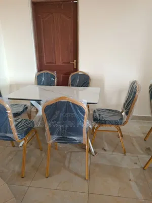 White Modern Dining/Hotel Table Plus 6 Chairs Stackable Tq8
