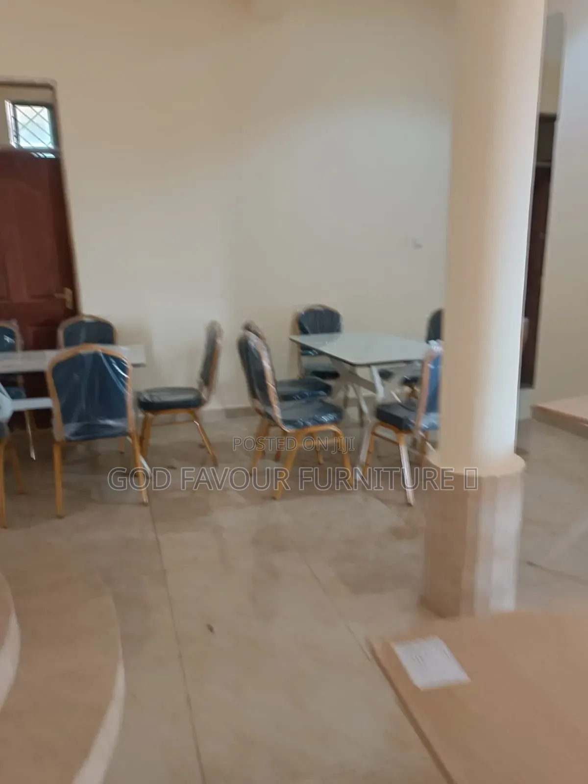 New Whitish Modern Dining/Hotel Table Plus 6 Chairs Hy5j
