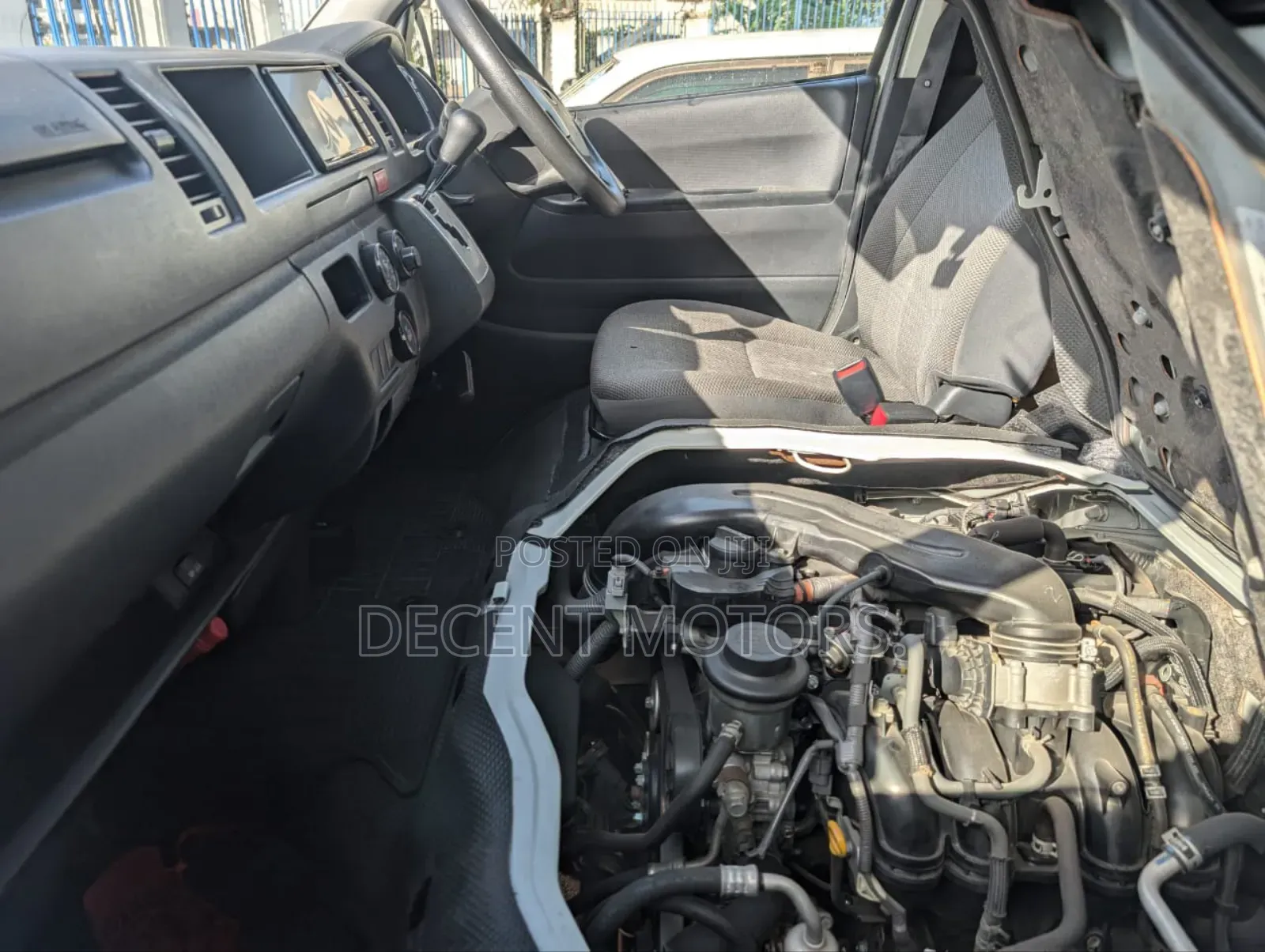 Toyota HiAce 2018 White