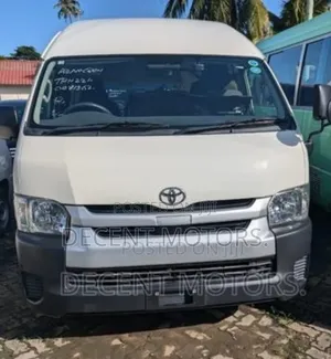 Toyota HiAce 2018 White