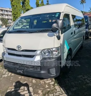 Toyota HiAce 2018 White