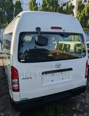 Toyota HiAce 2018 White