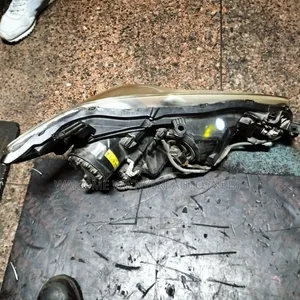 Headlight Wish 2010 Xenon
