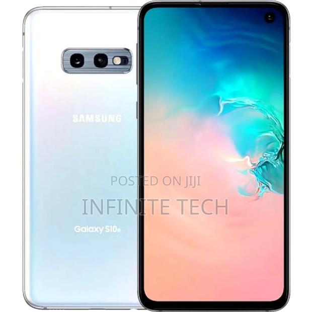 New Samsung Galaxy S10e 128 GB Black - main view