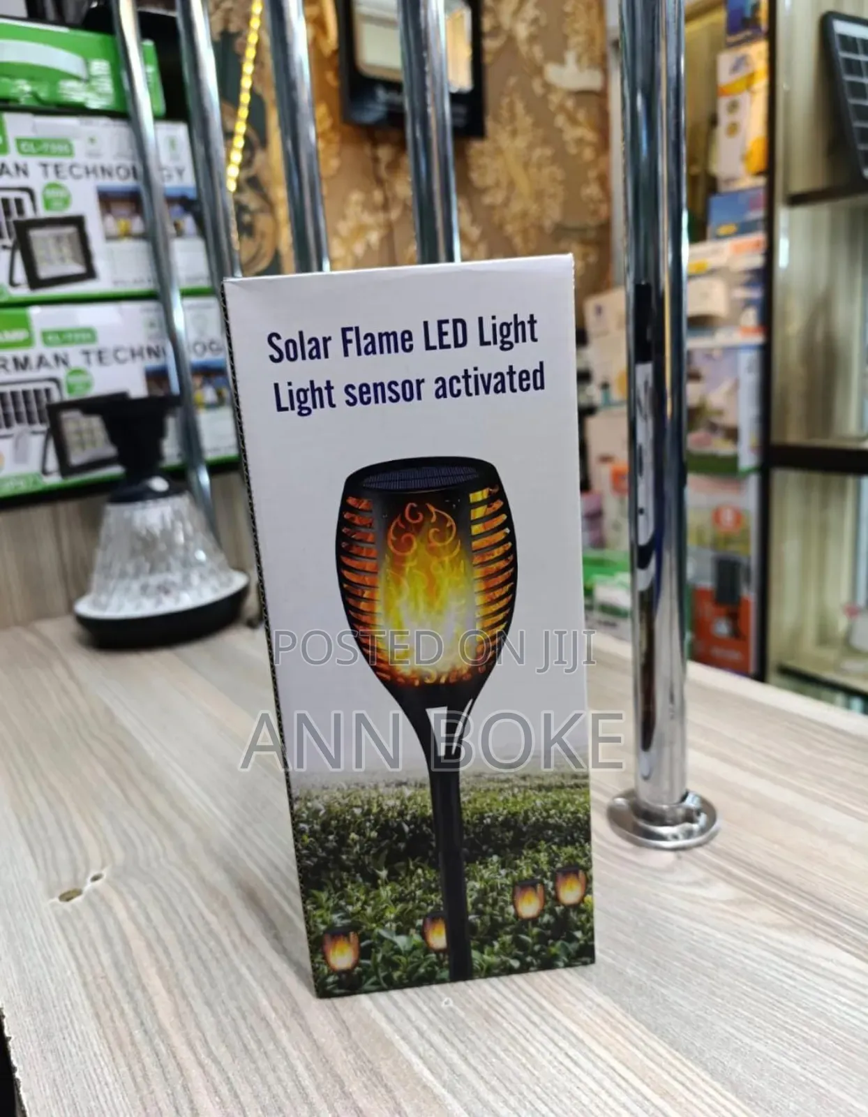 Solar Flame Led Light Solar Charging 
• Light Sensor