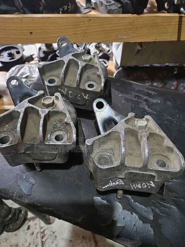 Engine Mounting Noah Voxy